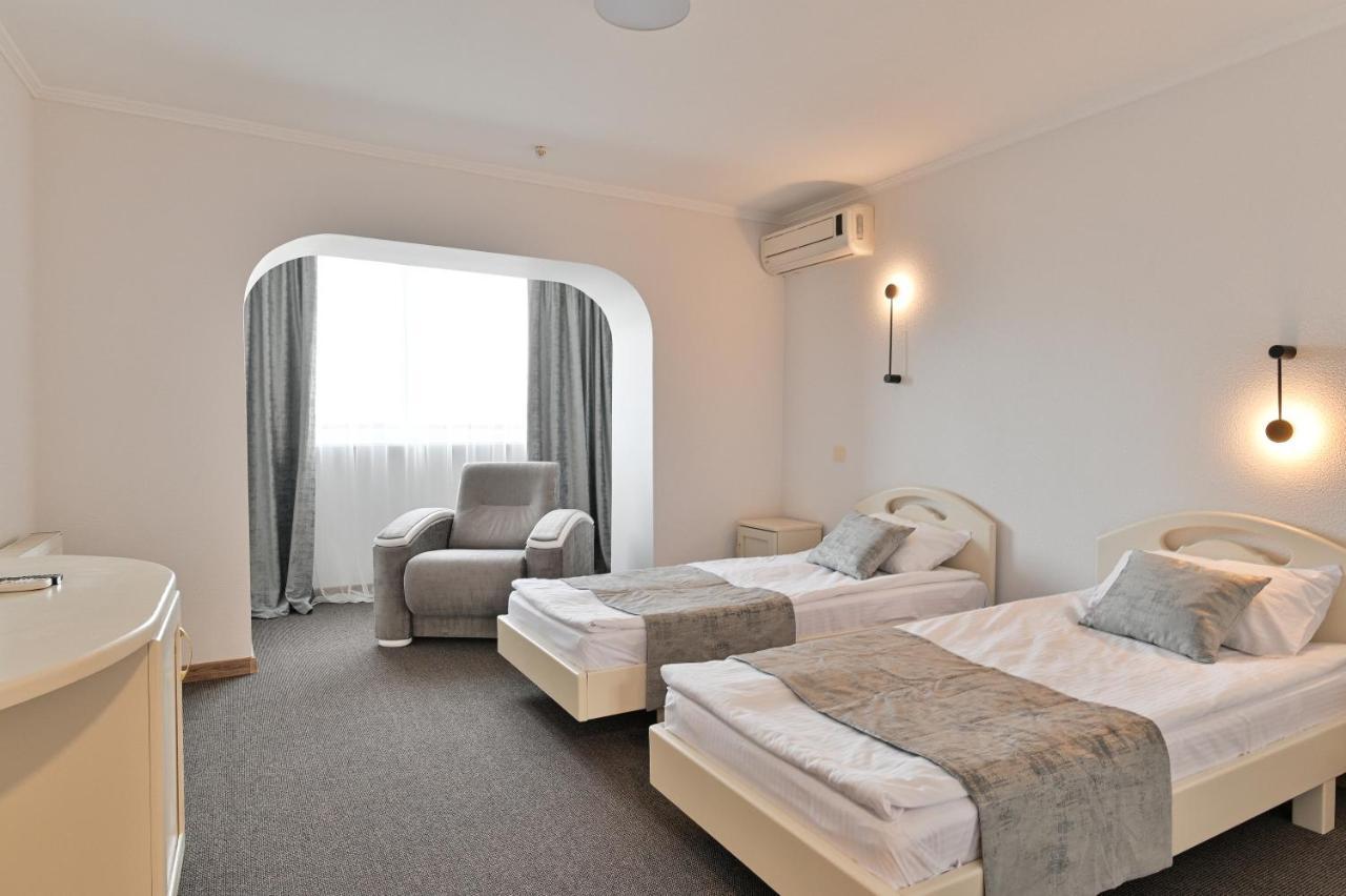Makis Hotel Spa Poddubtsy ภายนอก รูปภาพ
