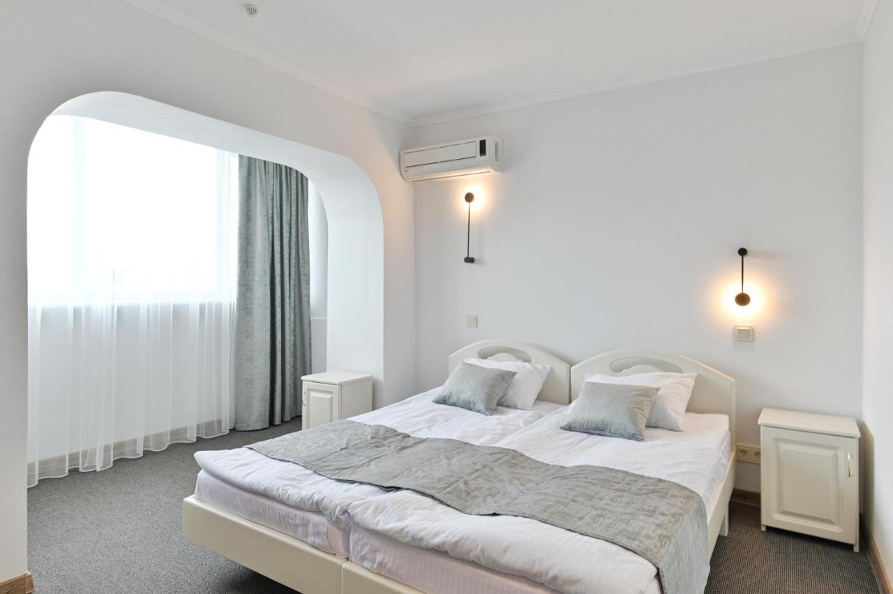 Makis Hotel Spa Poddubtsy ภายนอก รูปภาพ