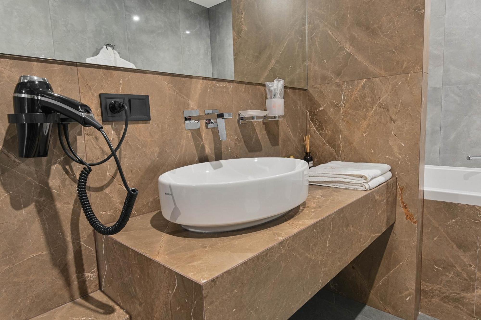 Makis Hotel Spa Poddubtsy ภายนอก รูปภาพ